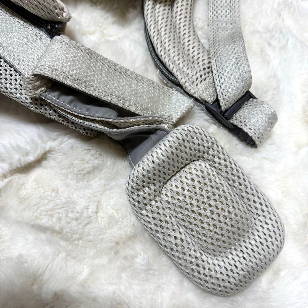 ベビービョルン　抱っこ紐　ハーモニー　メッシュ　クリーム