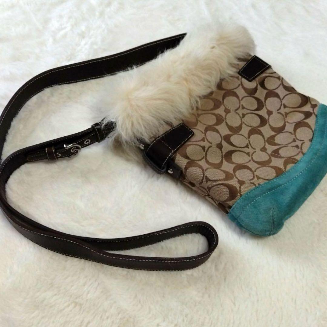 COACH シグネチャー キャンバス ファー付きショルダーバッグ