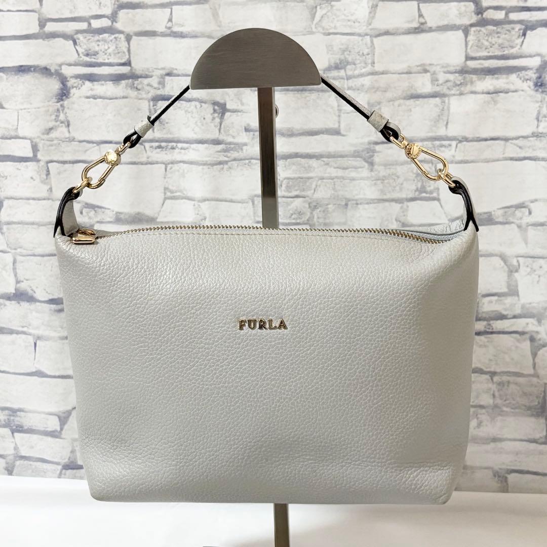 極美品✨フルラ・2wayバッグ 手提げ斜め掛け レザー 無地 ライトグレー系