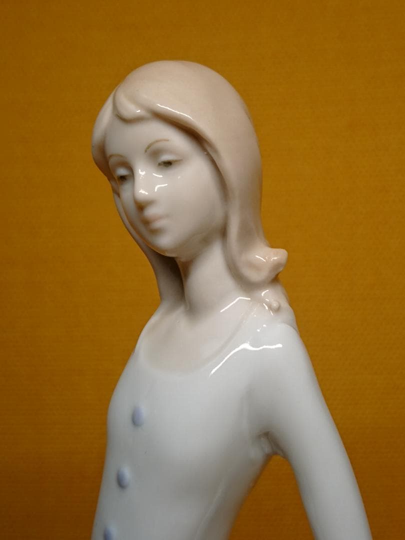 【美品】人形　陶器　オブジェ　置物　インテリア　工芸品　美術品　A1418