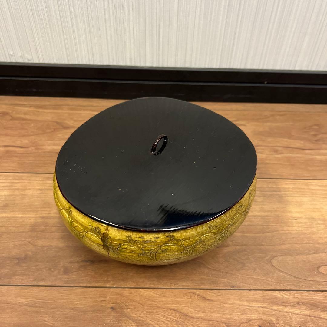 花模様の茶碗 緑色内側