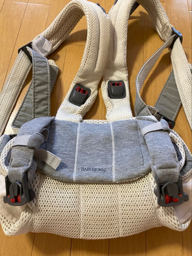 最上級モデル　ベビービョルン　抱っこ紐　ハーモニー　クリーム