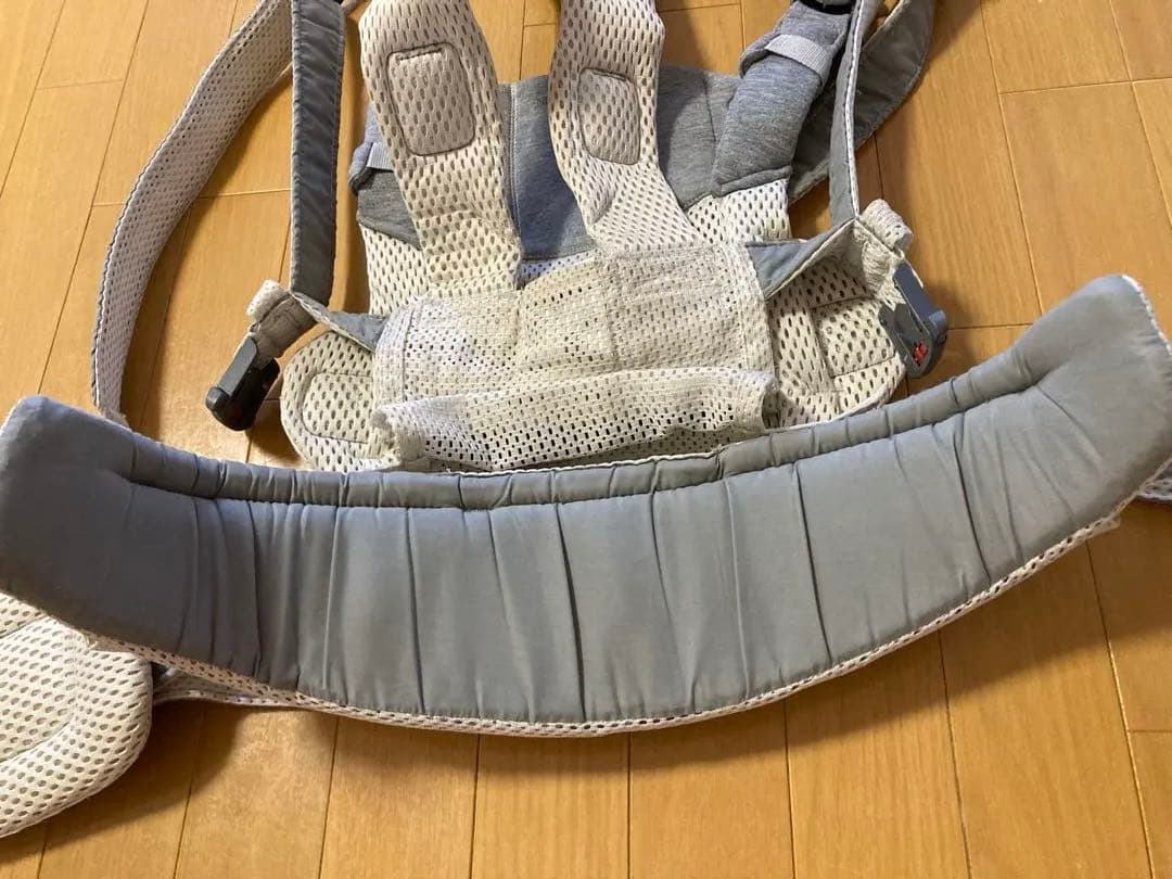 最上級モデル　ベビービョルン　抱っこ紐　ハーモニー　クリーム