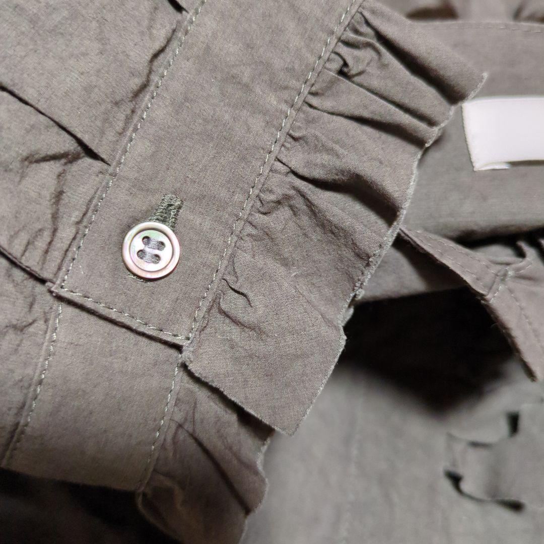 2025年SS かぐれコットンリネンフリルブラウス　チャコール