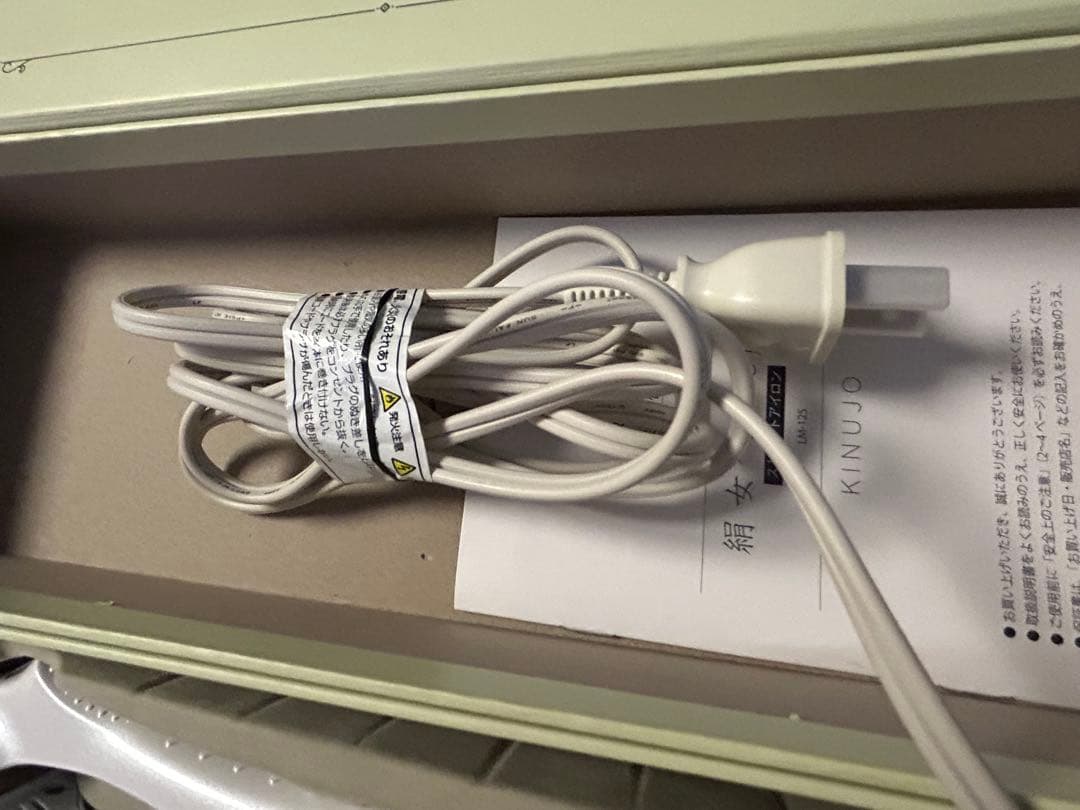 専用！ほぼ未使用＊付属品完備 KINUJO 絹女 ストレート アイロン ホワイト