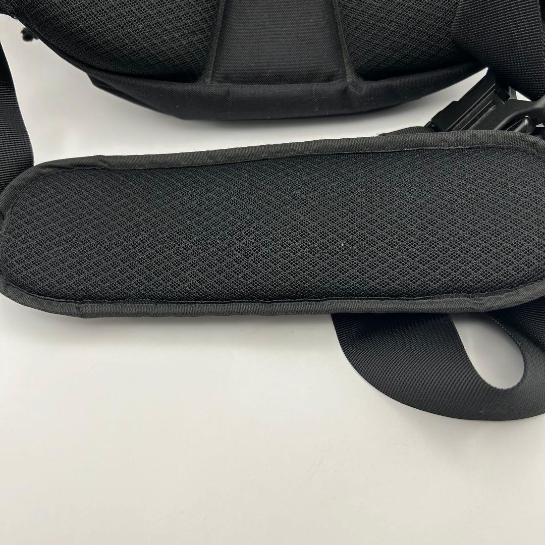 美品　Hugoo ショルダー型ヒップシート　抱っこ紐　収納袋付き