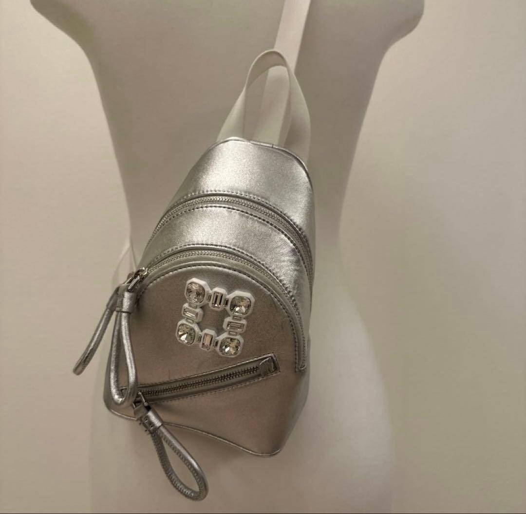 Roger vivier ボディバッグ　シルバー