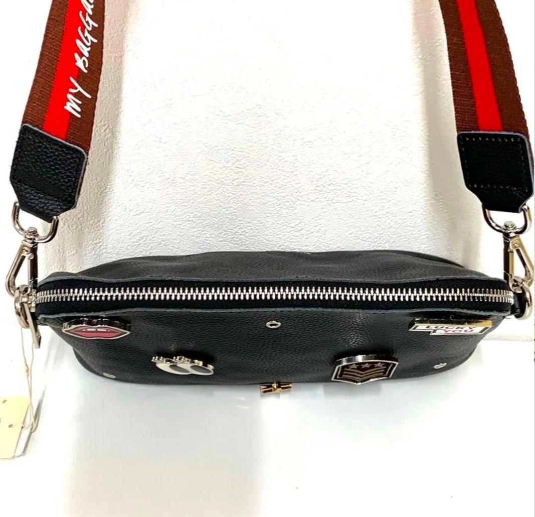 ペシンシャ バッジモチーフレザーショルダーバッグ