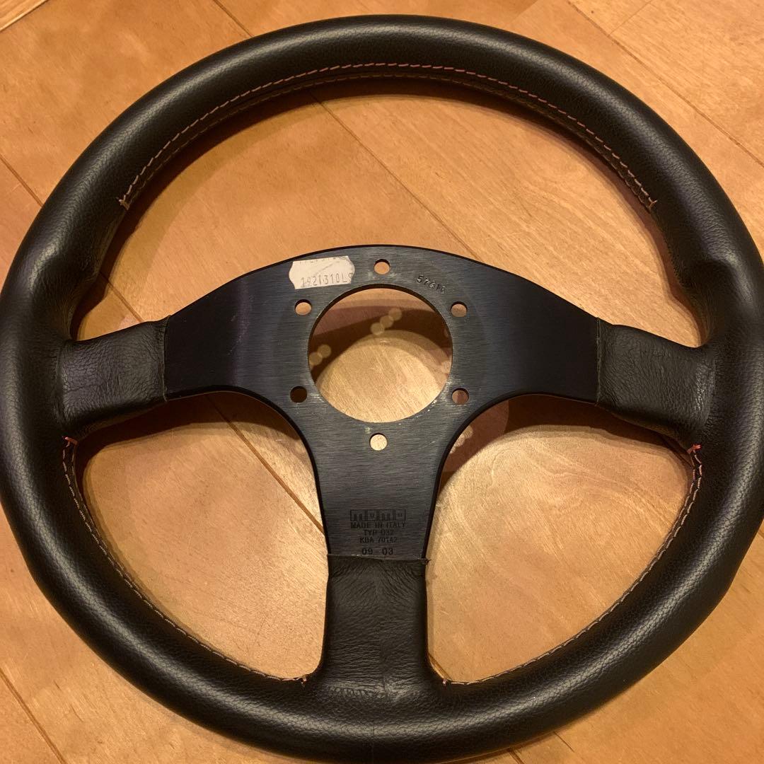 momo ステアリングホイールとハブセット