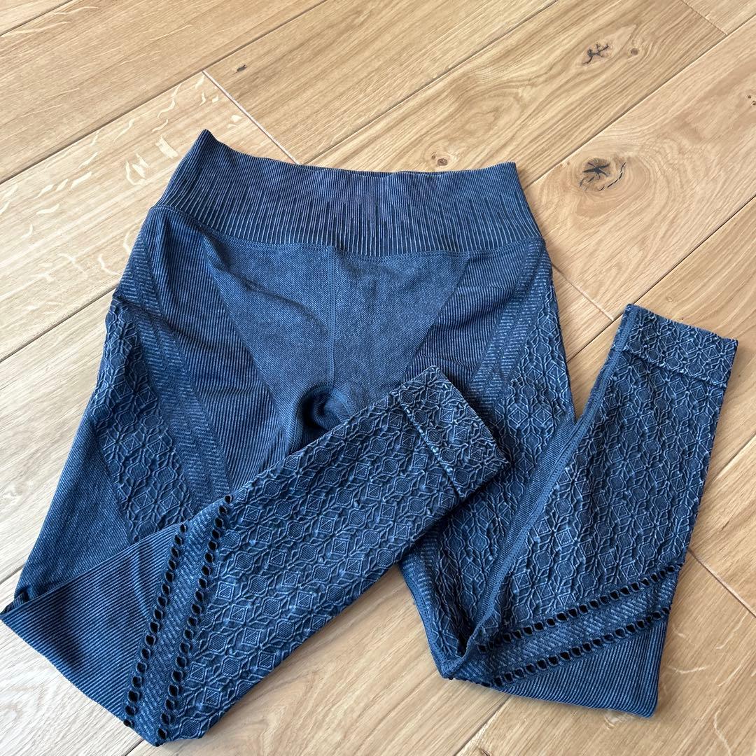 ダークグレー ヨガウェア タンクトップとレギンスセット　アクティブ