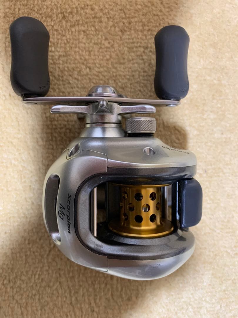 美品　Scorpion Mg 1000 ベイトリール
