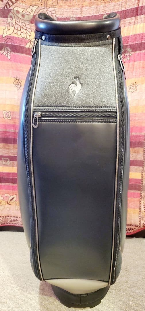 ラ*ィ様 未使用品　LE COQ SPORTIF ゴルフバッグ 黒・メタリック