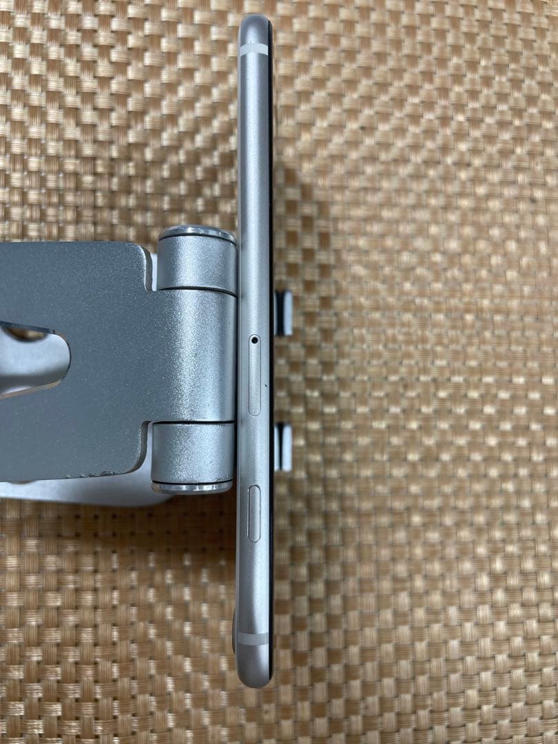 iPhone SE 第3世代 64 GB スターライトSIMフリー【1681】