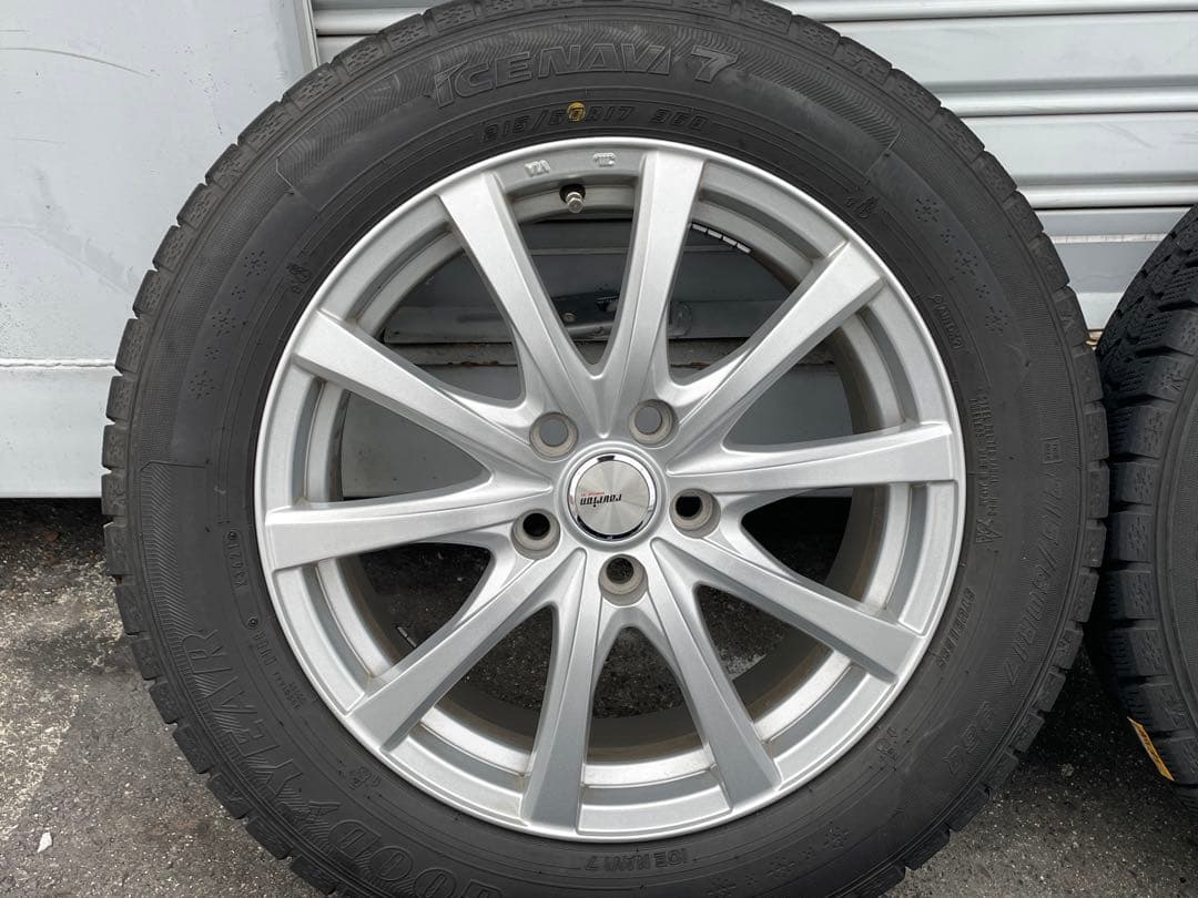 ☆スタッドレスタイヤ　215/60R17 2021年製 C-HRなどに☆