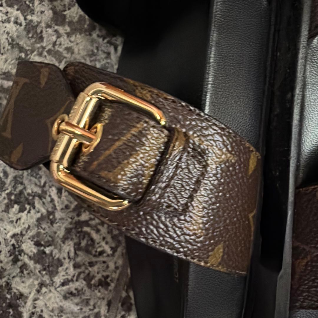 Louis Vuitton ロゴ入りフラットサンダル