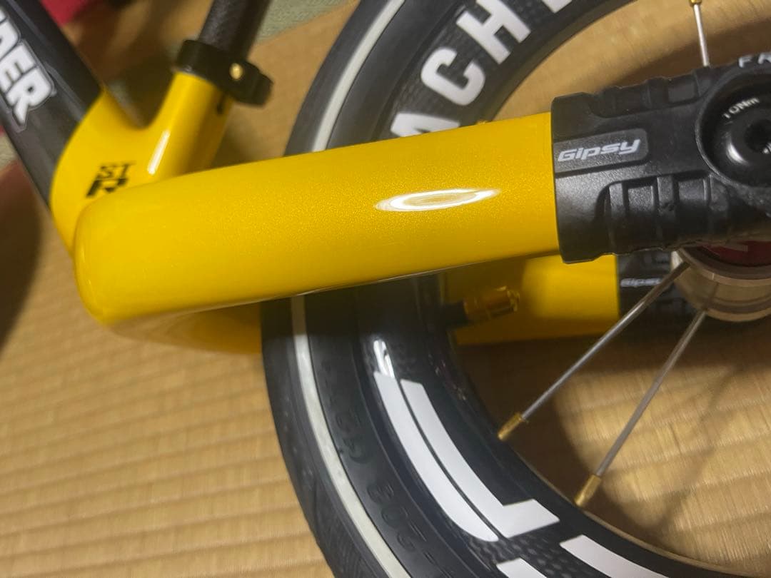 ストライダー　st-r カーボン　イエロー