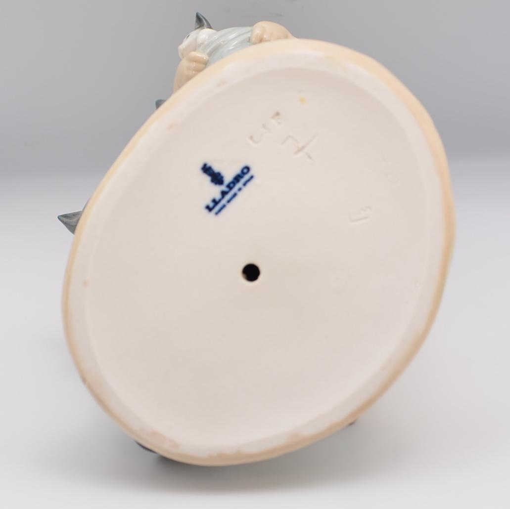 子猫を追って　＃1309　★リヤドロ　スペイン　ポーセリン　光沢仕上げ　絶版