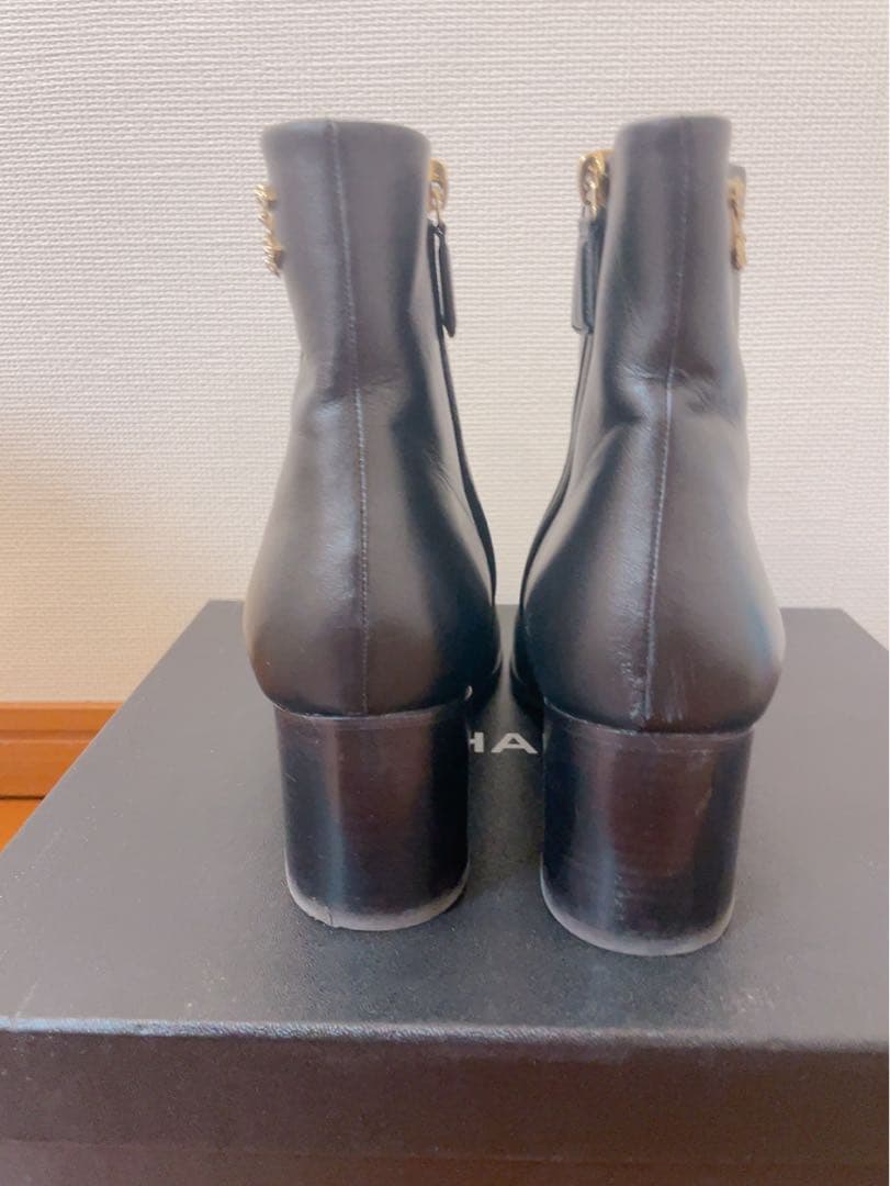 【お値下げ】CHANEL ブラックレザーショートブーツ　38.5