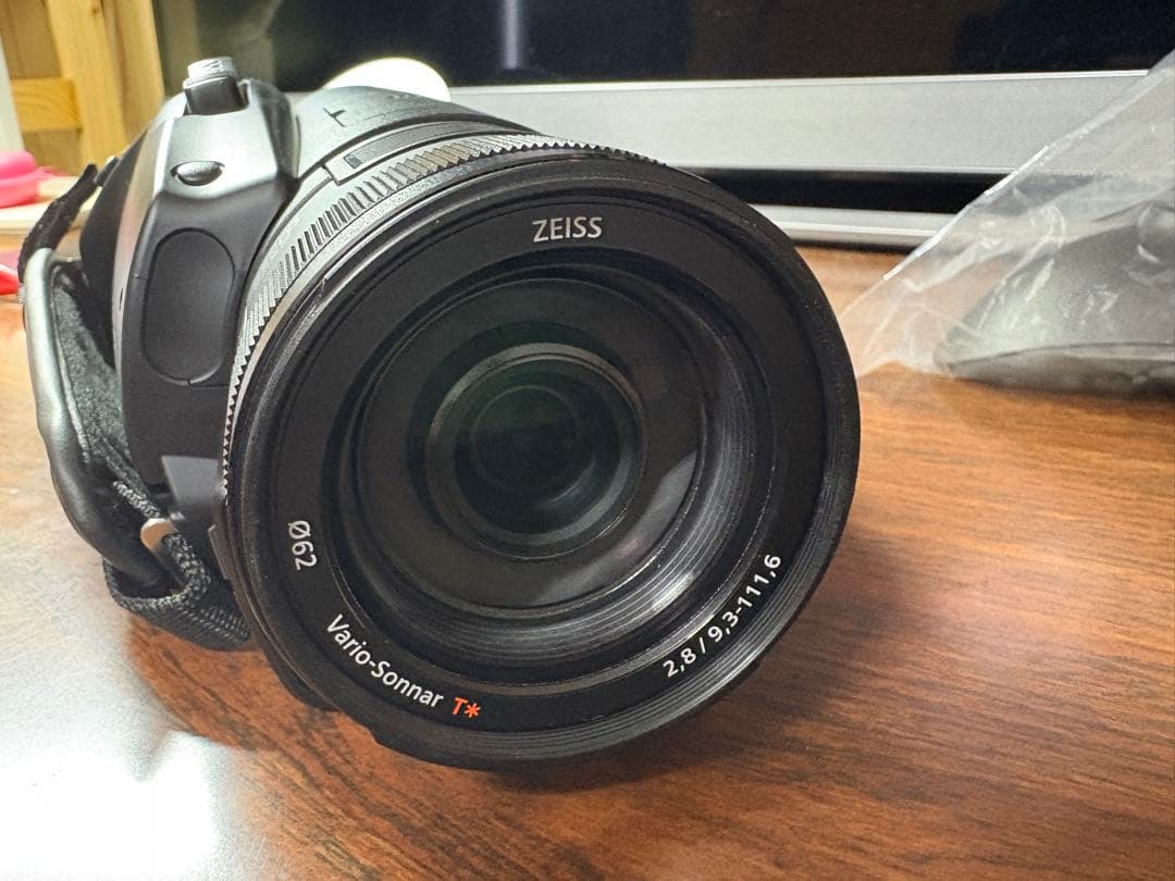 美品 SONY FDR-AX700 ビデオカメラ 本体