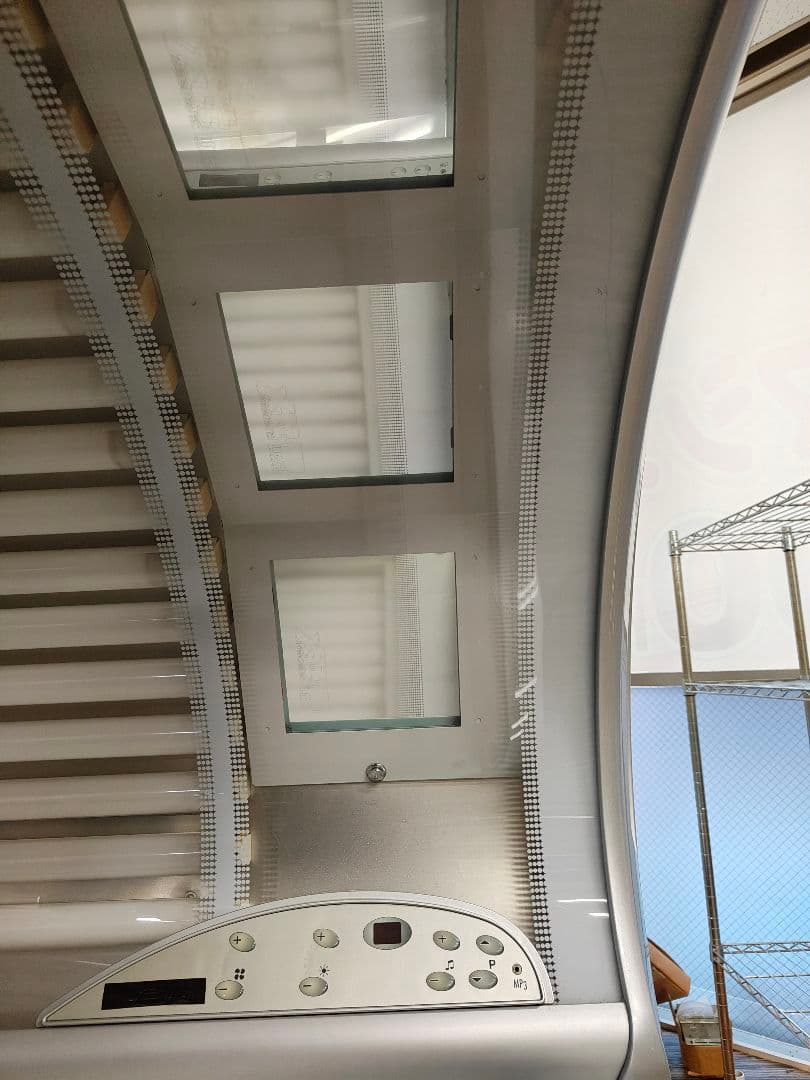 uwe LOTUS タンニングベッド 日焼けマシン