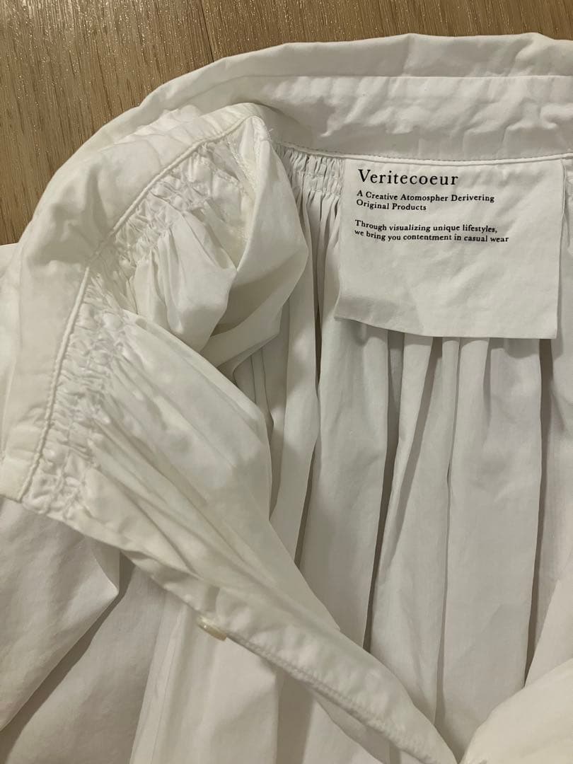美品 Veritecoeur ヴェリテクール ギャザー ブラウス ホワイト