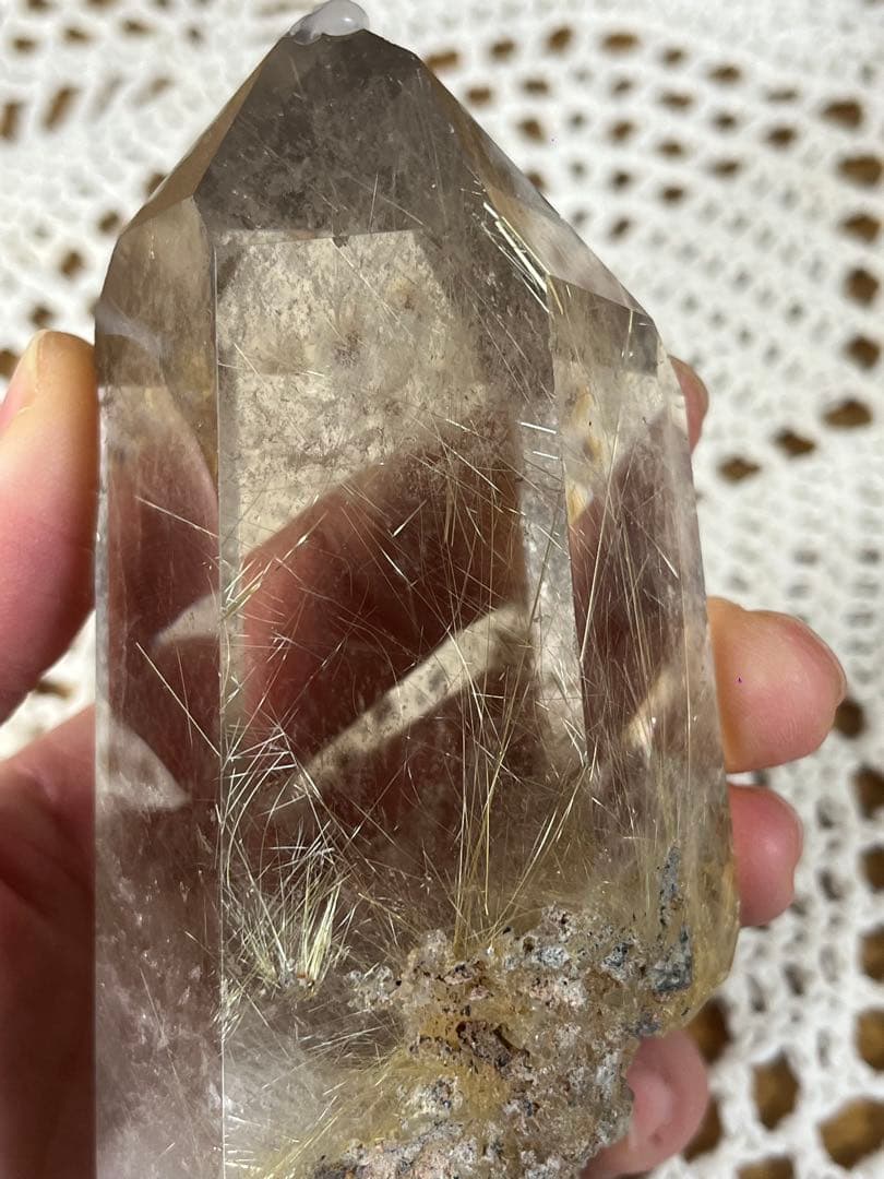 【天然石】ルチルクォーツ　ポイント　タワー　置物 高さ約20cm 流木台座付き