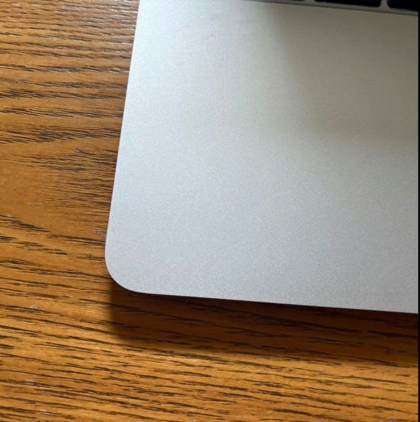 Apple M1チップ搭載13インチMacBook air シルバー 薄型