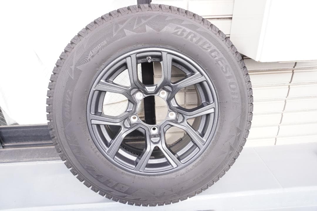 ブリヂストン DM-V2 195/80R15 シエラ スタッドレス ホイール付