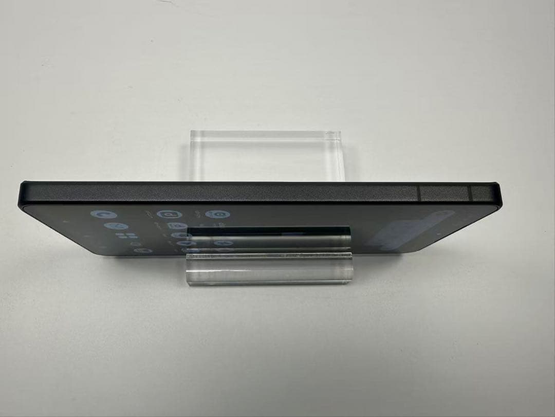 外観極美品 Aquos R8 pro docomo 256gb simフリー