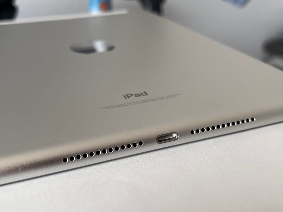極美品 Apple iPad 6世代 32GB Wi-Fi シルバー