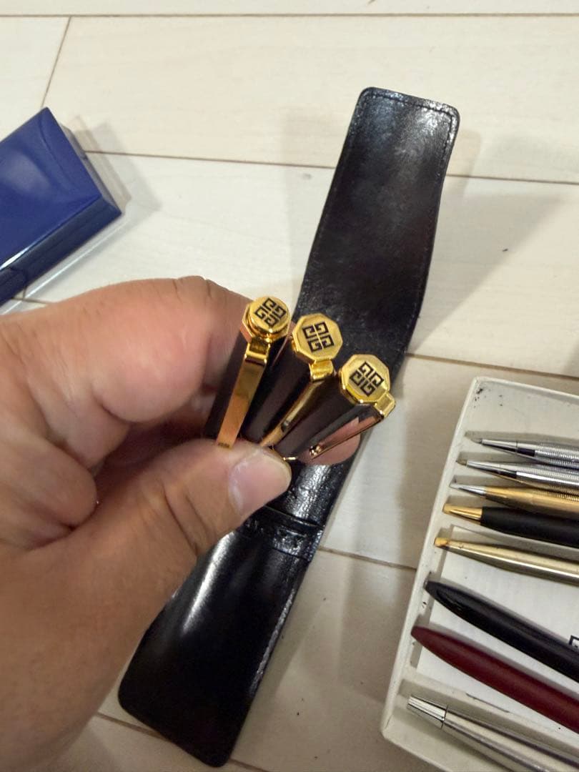 ジバンシー、Burberry、クロス、イヴ・サンローラン名刺ケース、ボールペン