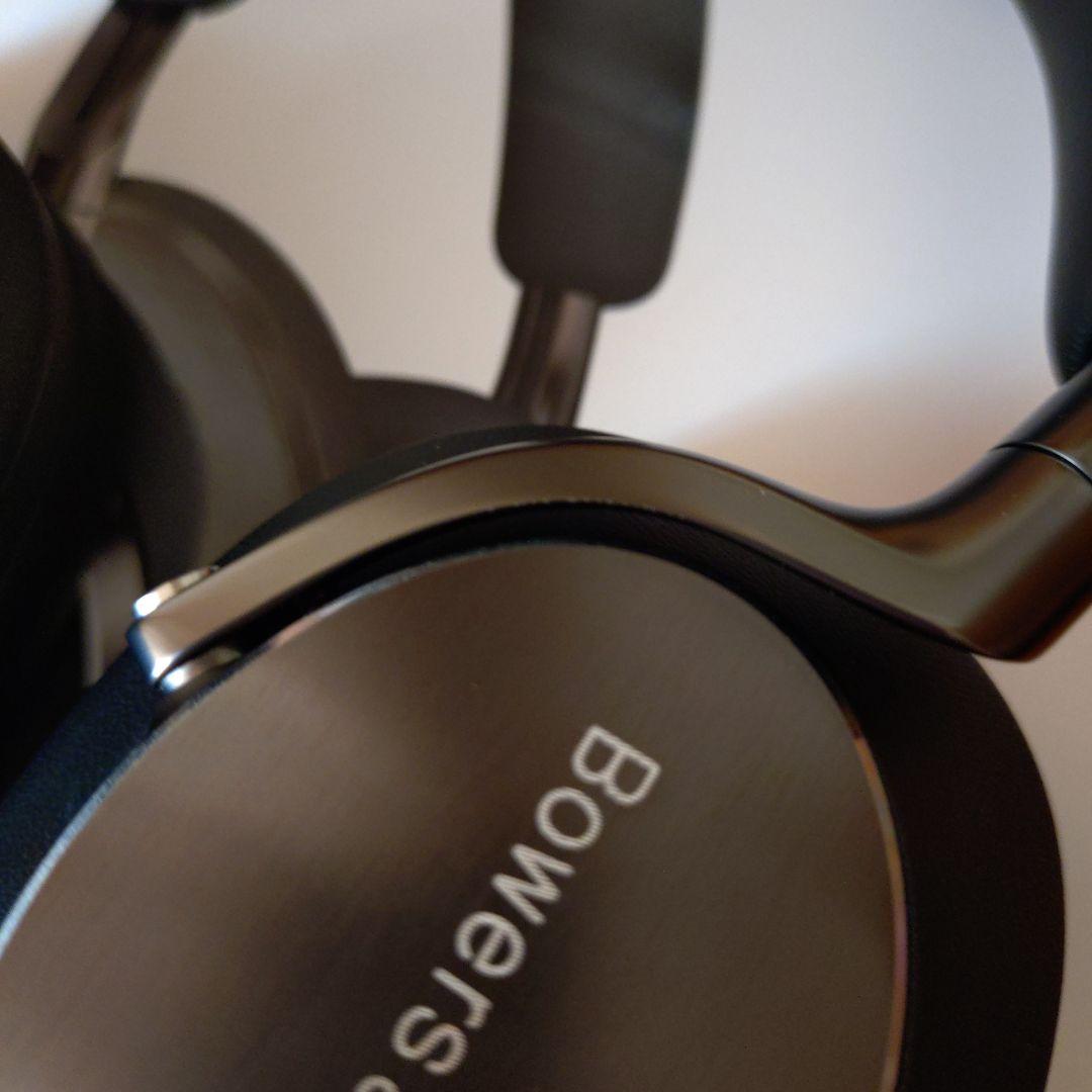 Bowers ＆ Wilkins PX8