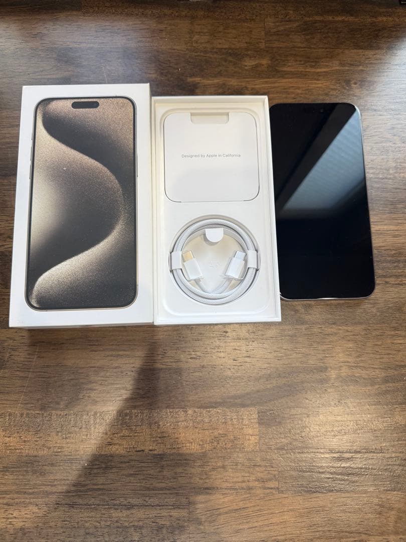 美品　iPhone 15 Pro max 256GB MU6R3J/A