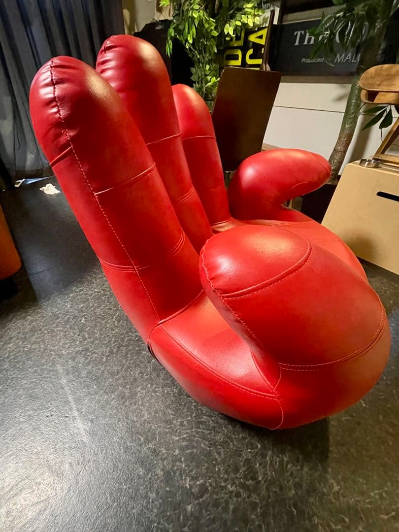 山田です。！　　　　　フィンガー ソファー 赤色 回転式 手 5本指