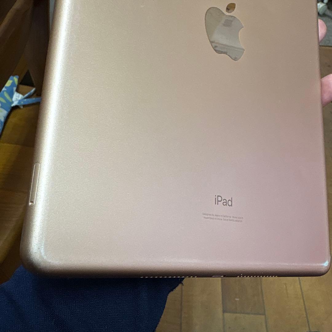 Apple iPad 第8世代　ゴールド 本体　32GB