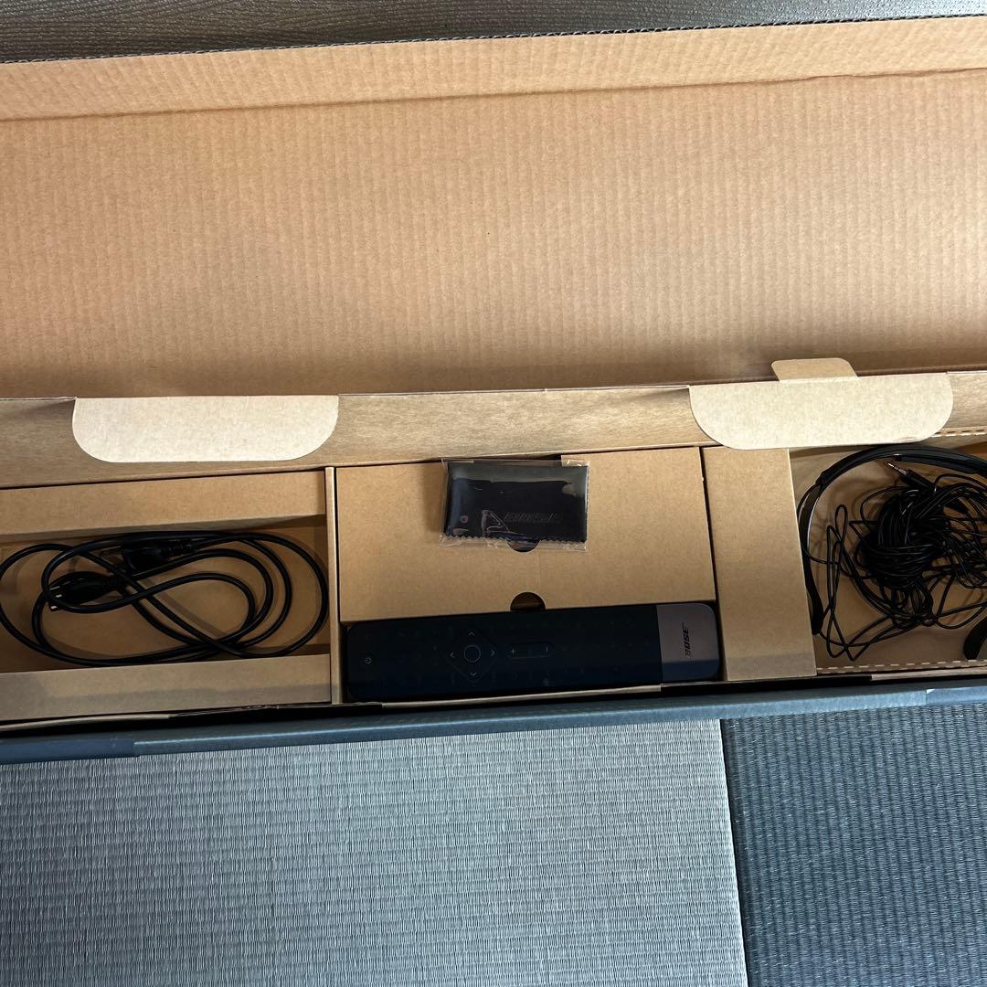 Bose Soundbar 700 本体と付属品