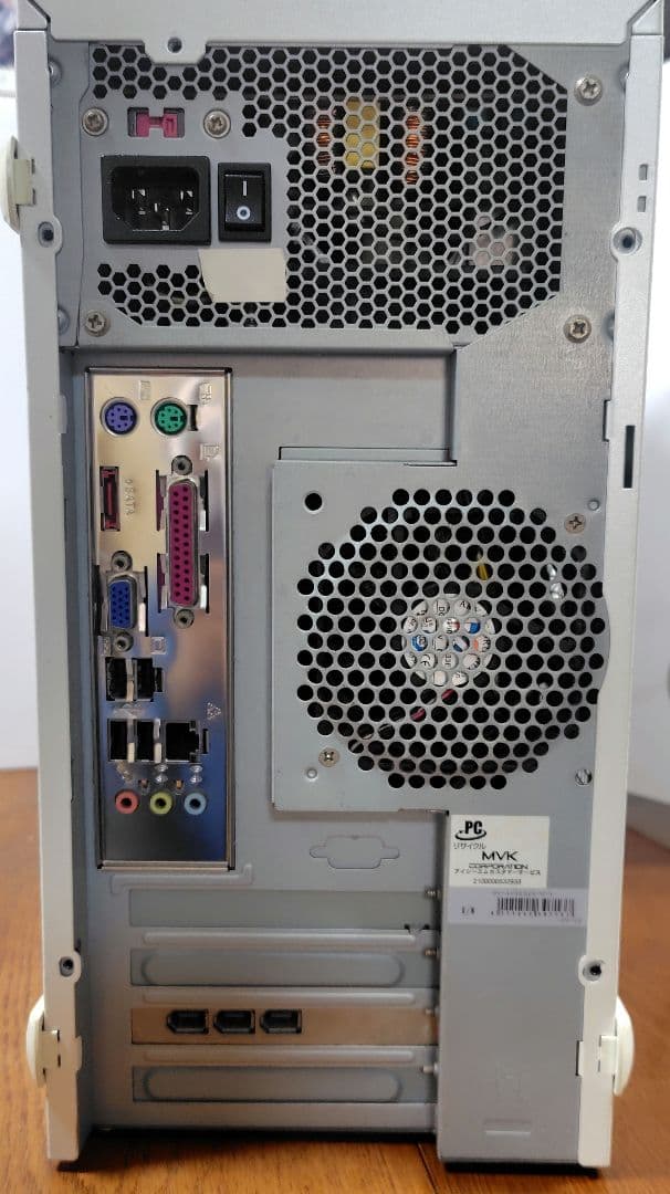 ジャンク/デスクトップPC キーボード・マウス付き　ハードディスク無し