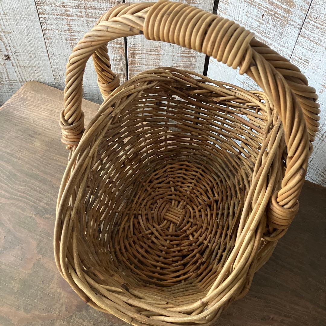 ヨーロッパ　ヴィンテージ　蚤の市　アラログ　ワンハンドルバスケット　籐カゴ
