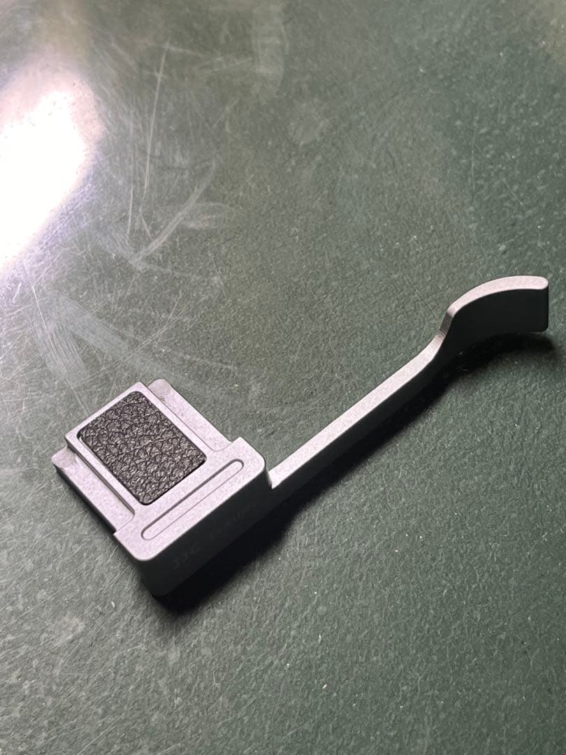 【値下げ中】Fujifilm X-E4 ミラーレスカメラ ボディ シルバー