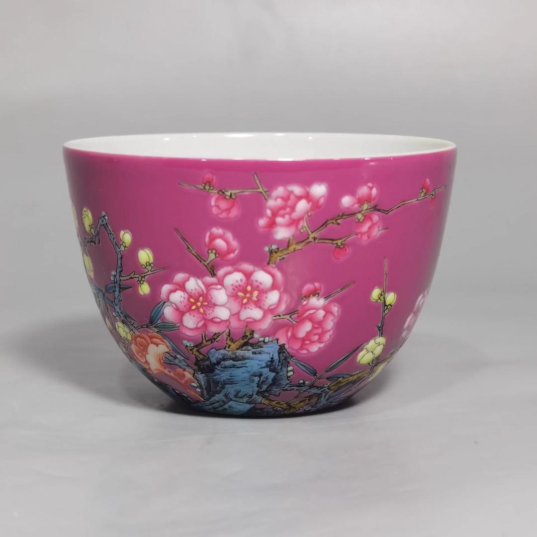 珐琅彩 胭脂紅地 梅花文 盃 一対｜陶磁器｜精巧作り