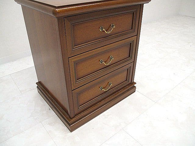 展示品　イタリア　キャメルグループ ウォールナット材ベッドサイドチェスト