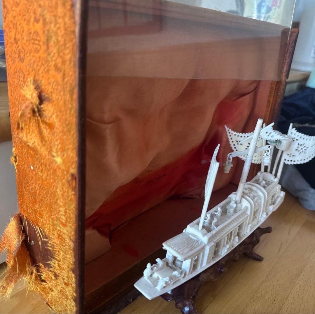 象牙風　彫り物船