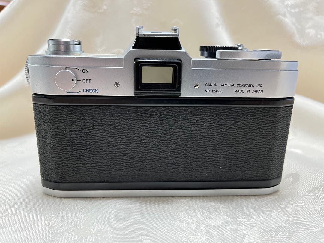 キャノンFX　レンズ開放F1.4でのみ使用可能　ボケの美しい　明るいレンズ