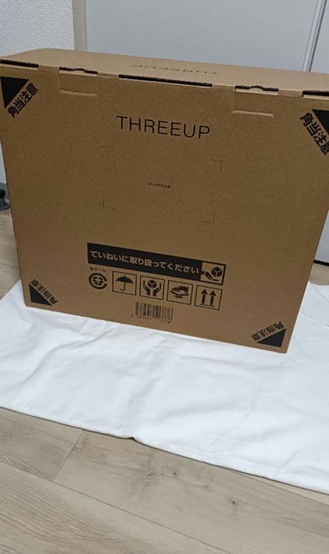 【美品】THREEUP グランヒート CH-AZ0683 ヒーター 箱付