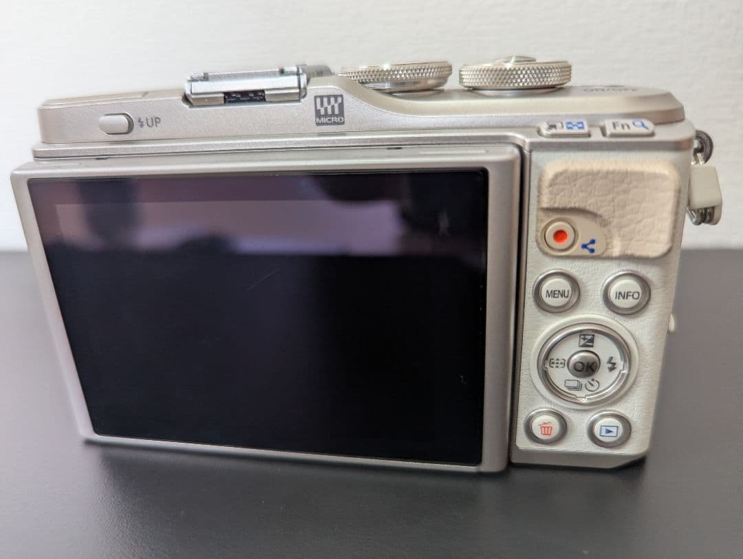 OLYMPUS PEN E-PL9 ホワイト レンズキット