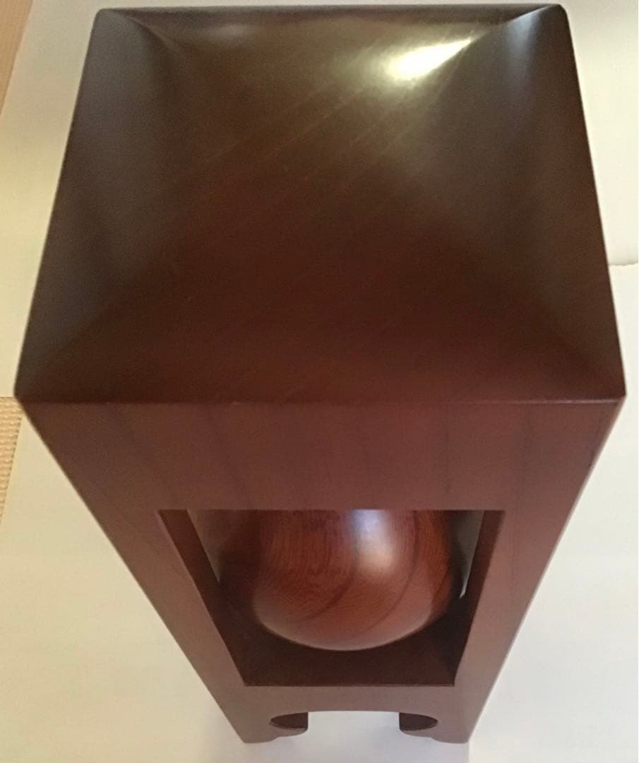 〈希少品・珍品〉欅彫抜飾玉　長者宝玉　指物師 森 次郎作（桐箱入り）