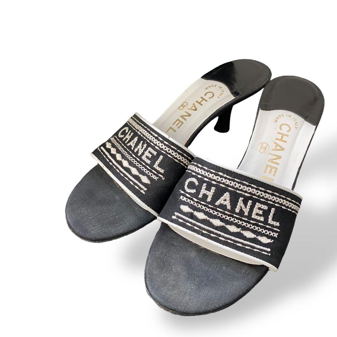 CHANEL ロゴ刺繍　ミュール　白　黒　23-23.5cm