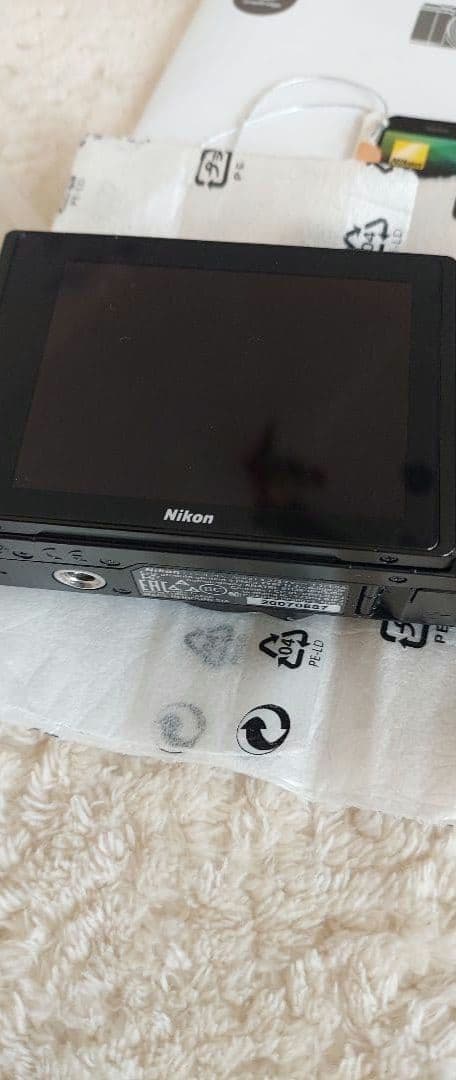 Nikon COOLPIX A900 本体と付属品