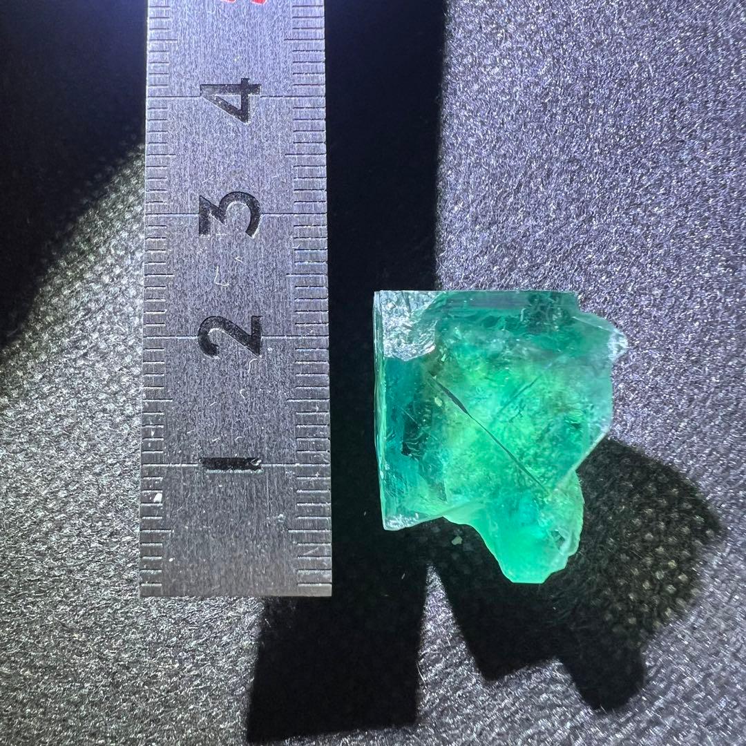 ヤオガンシャン☆ 宝石質ややダメージあり「露草色」ゾーニングフローライト