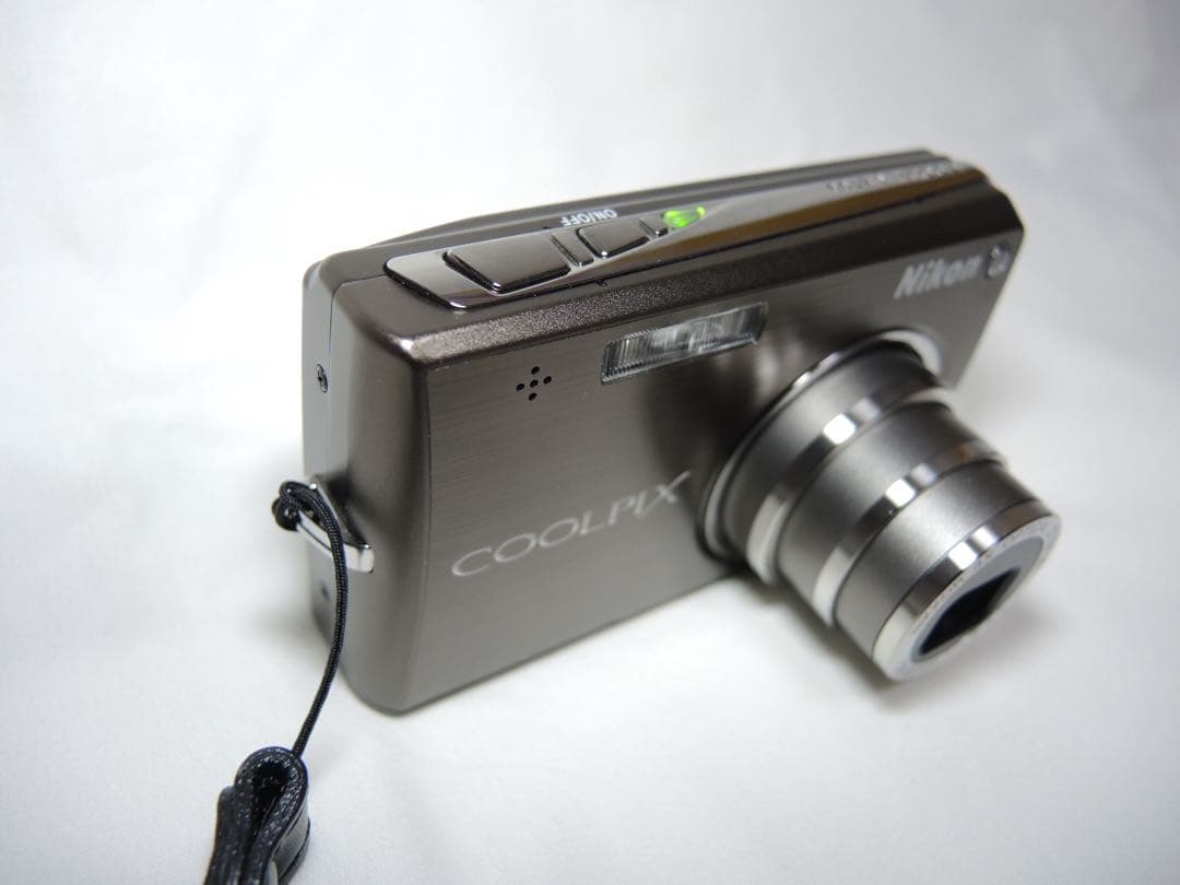 ニコンNikon COOLPIX S700 アーバンブラック専用ケース付き 美品